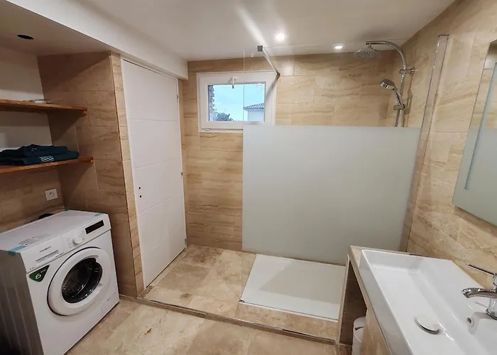 T3 Neuf Proche Centre Ville, Clim Et Parking Et Edf